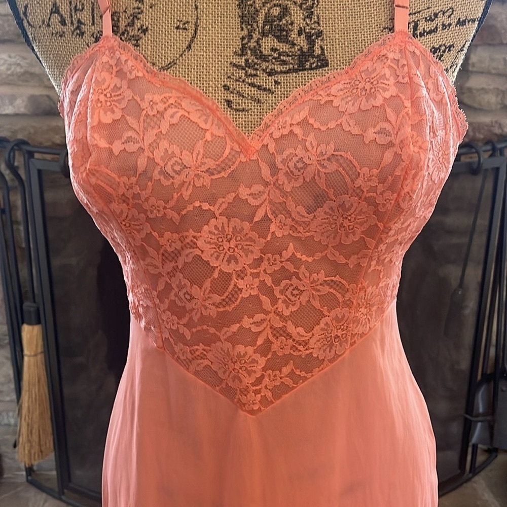 VANITY FAIR PEACH LACE SLIP SZ 34